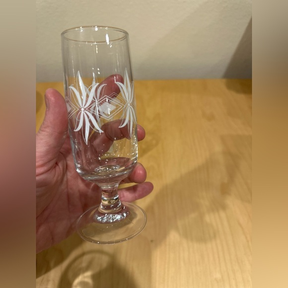 American Vintage Other - Vintage Glads Stemware with White Star Accents